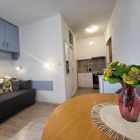 Mali apartman u centru Makarska Exterior foto