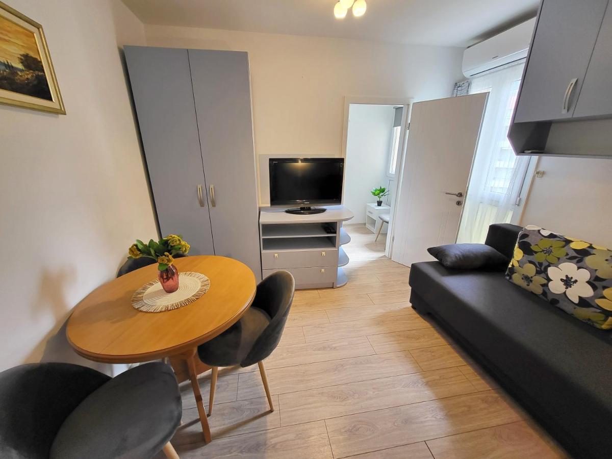 Mali apartman u centru Makarska Exterior foto