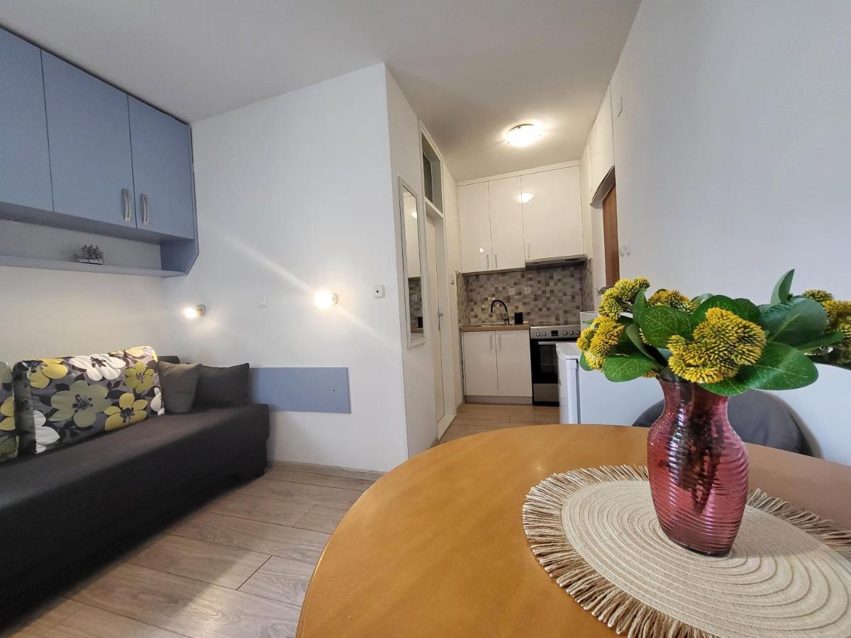 Mali apartman u centru Makarska Exterior foto