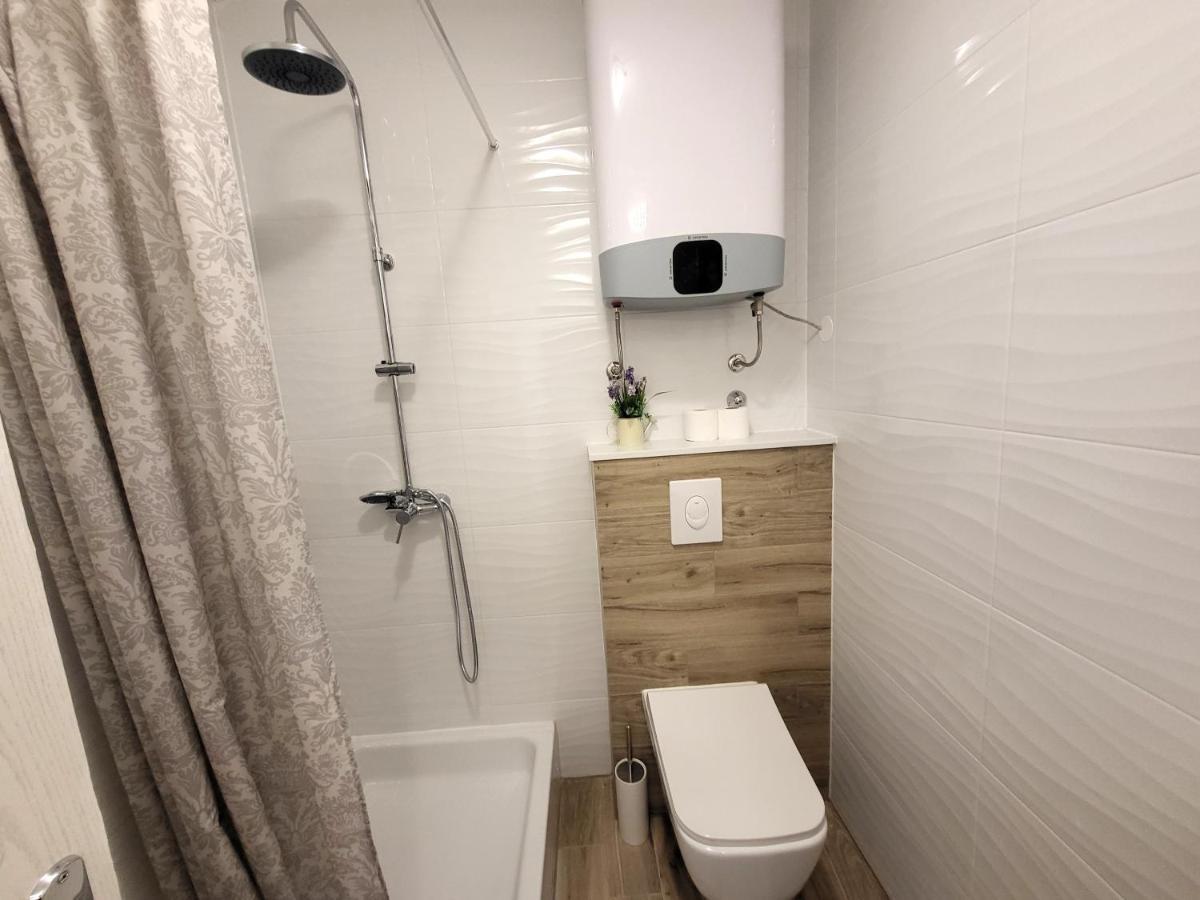 Mali apartman u centru Makarska Exterior foto