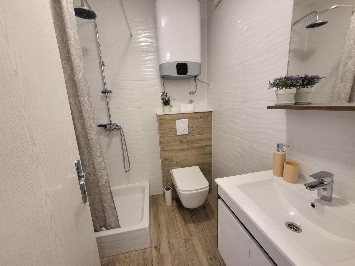 Mali apartman u centru Makarska Exterior foto