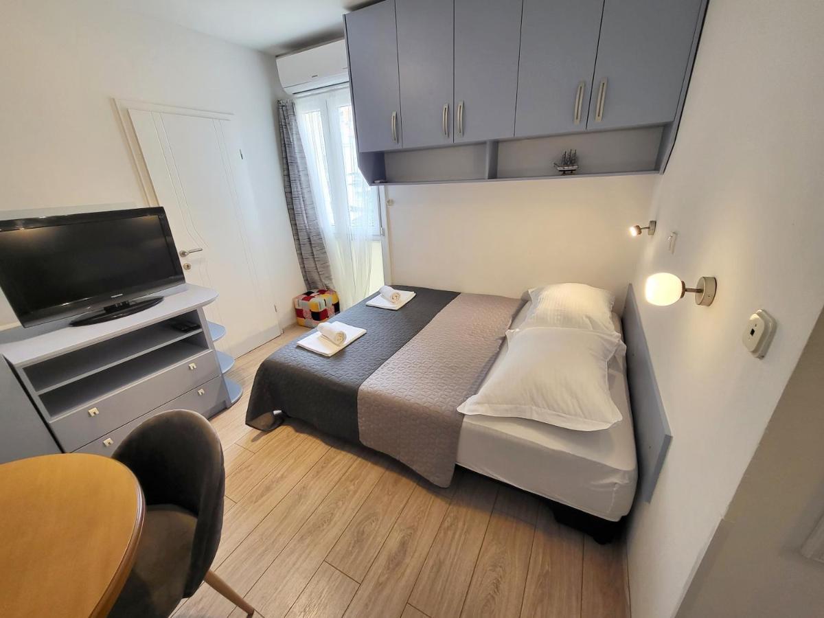 Mali apartman u centru Makarska Exterior foto