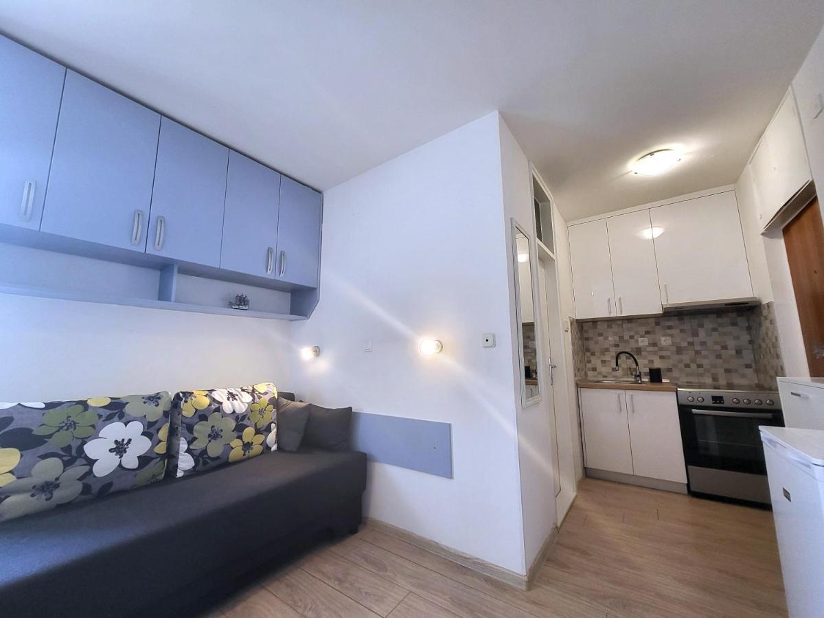 Mali apartman u centru Makarska Exterior foto