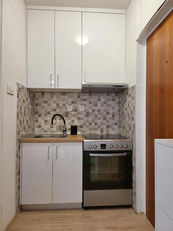 Mali apartman u centru Makarska Exterior foto