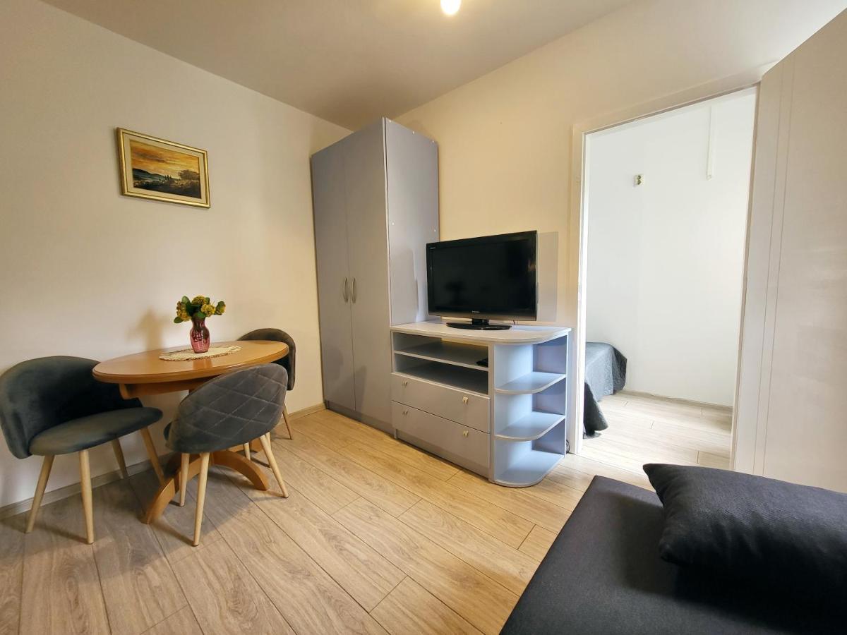 Mali apartman u centru Makarska Exterior foto